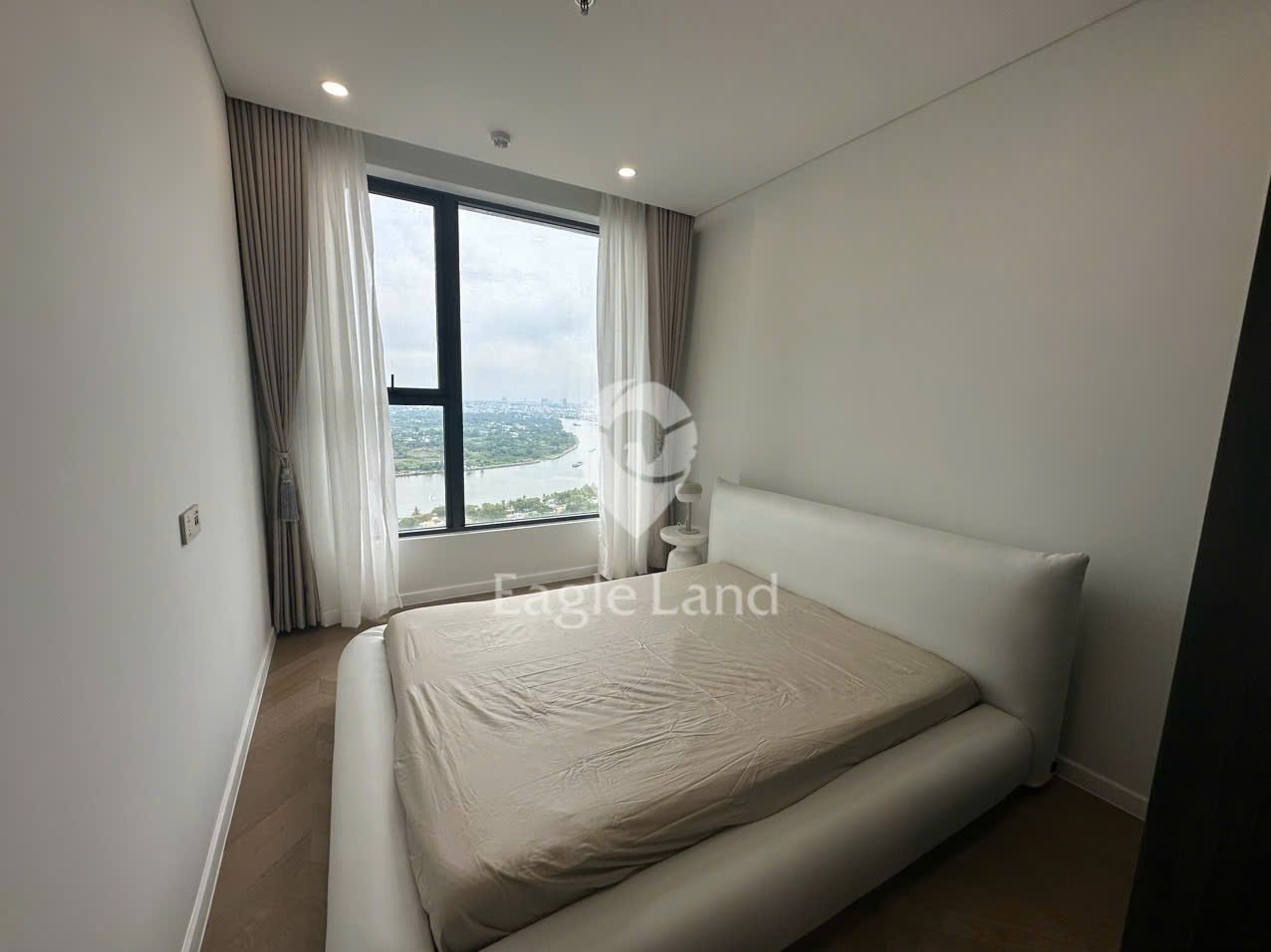 Lumiere Riverside / 3BR / $1,900