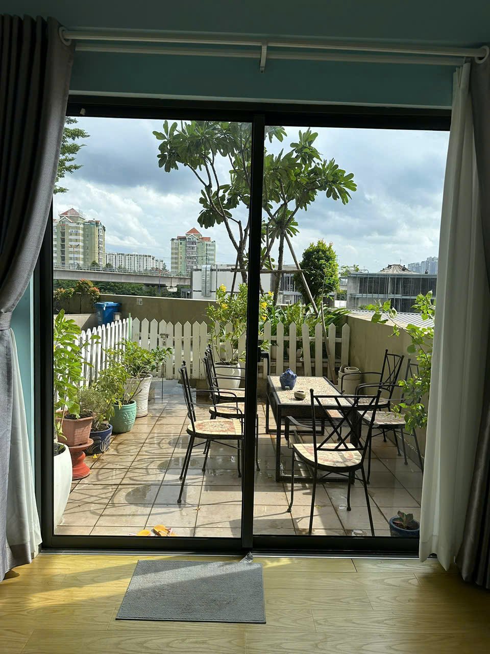 z7839189645834_e461ce2ce5cba1ec06fc5a158e1fba4d Masteri Thao Đien / Duplex 4BR / $2,500