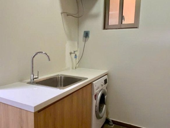 MIDTOWN / 3BR / $2,400