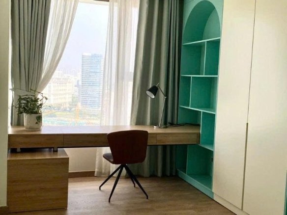MIDTOWN / 3BR / $2,400