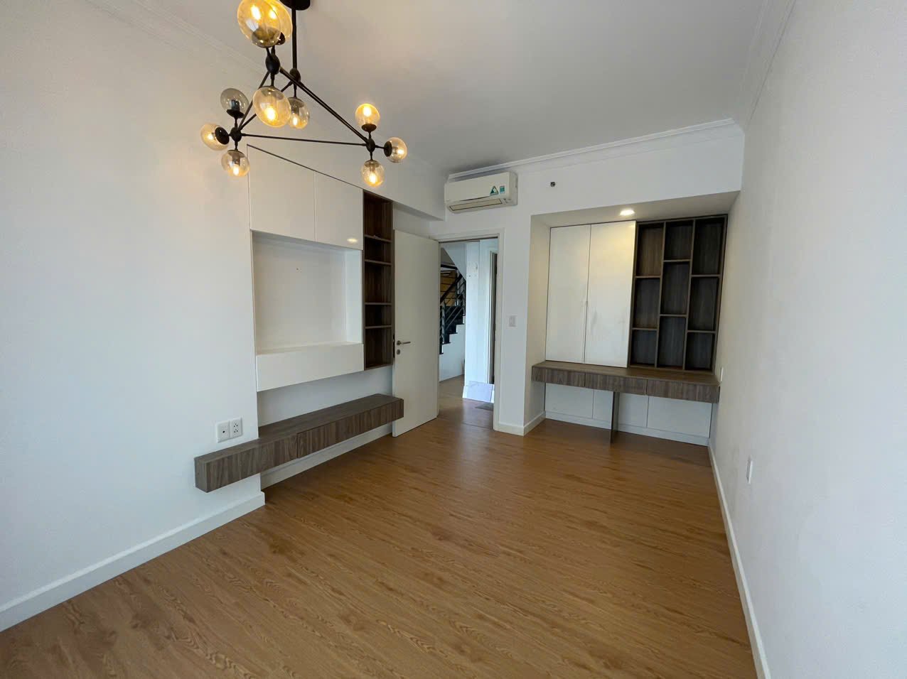 z7865958101511_d51cca39dbc2c4b4a740d496935bad3c Masteri Thao Đien / 4BR / $2,500