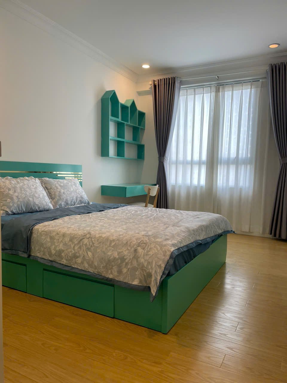 z7865958144350_37eedff4333bc4ae94af66a63b2b1ff8 Masteri Thao Đien / 4BR / $2,500