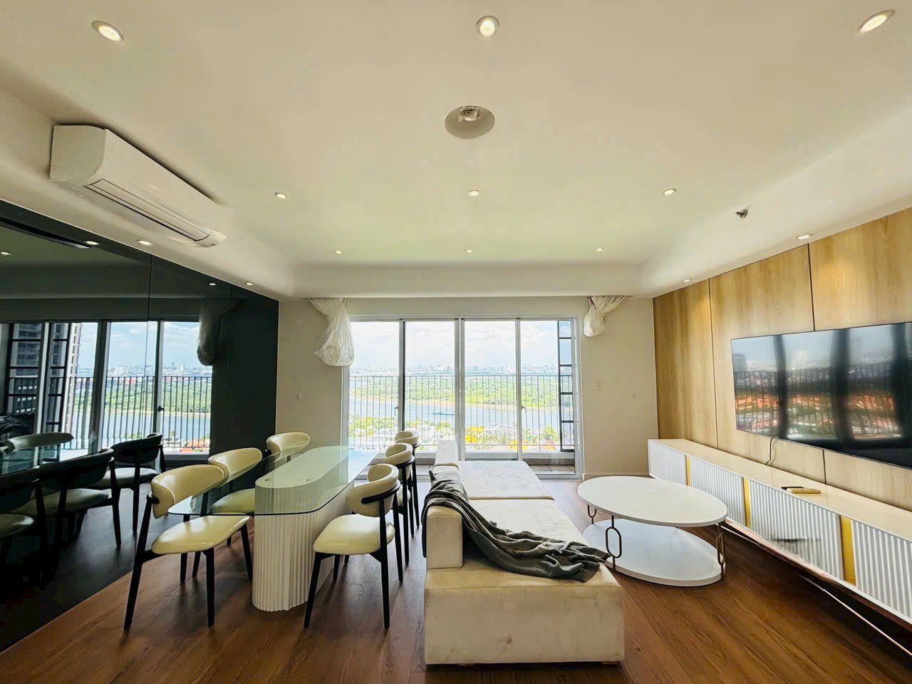 z7865978417935_edd74b55d4ec942df0c526999bf476a8 Masteri Thao Đien / 3BR / $1,700